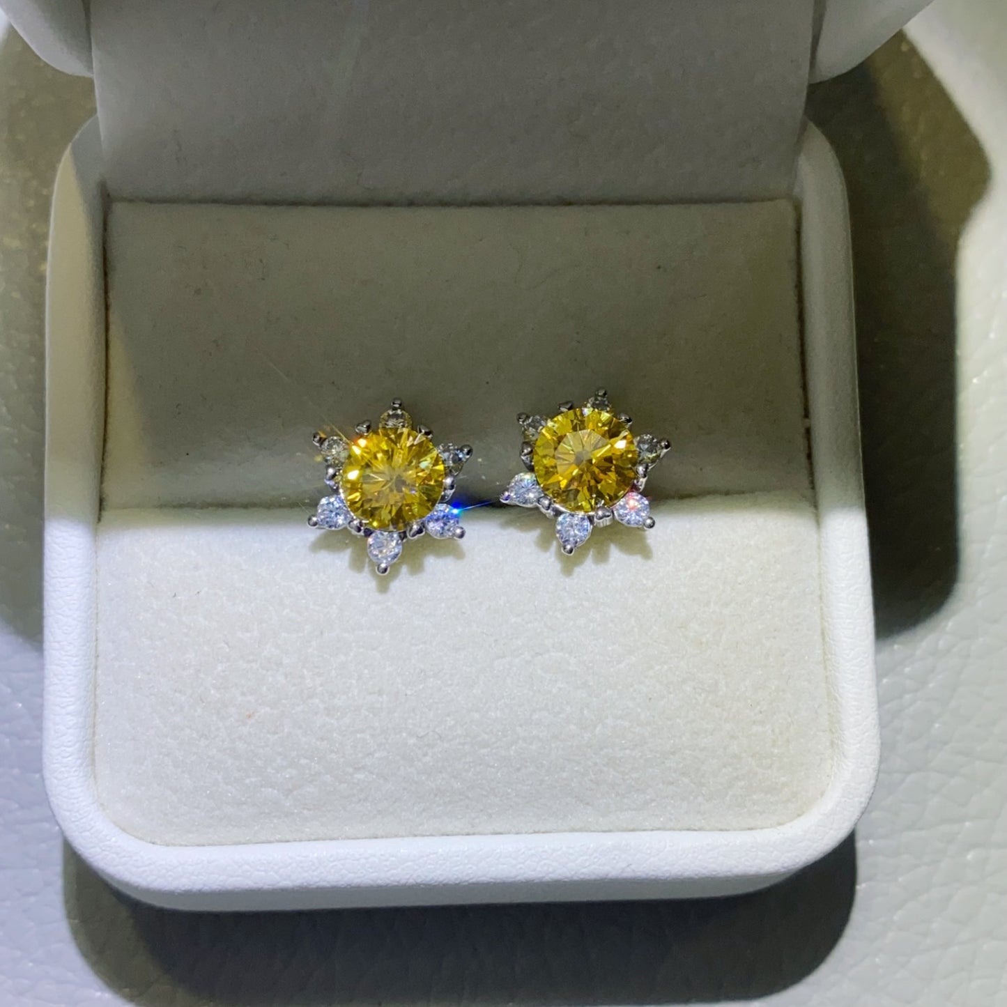 2 Carat Moissanite 925 Sterling Silver Stud Earrings Gold One Size