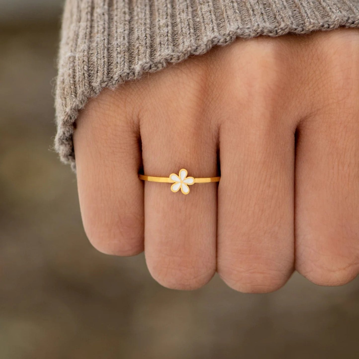 925 Sterling Silver Enamel Flower Ring White